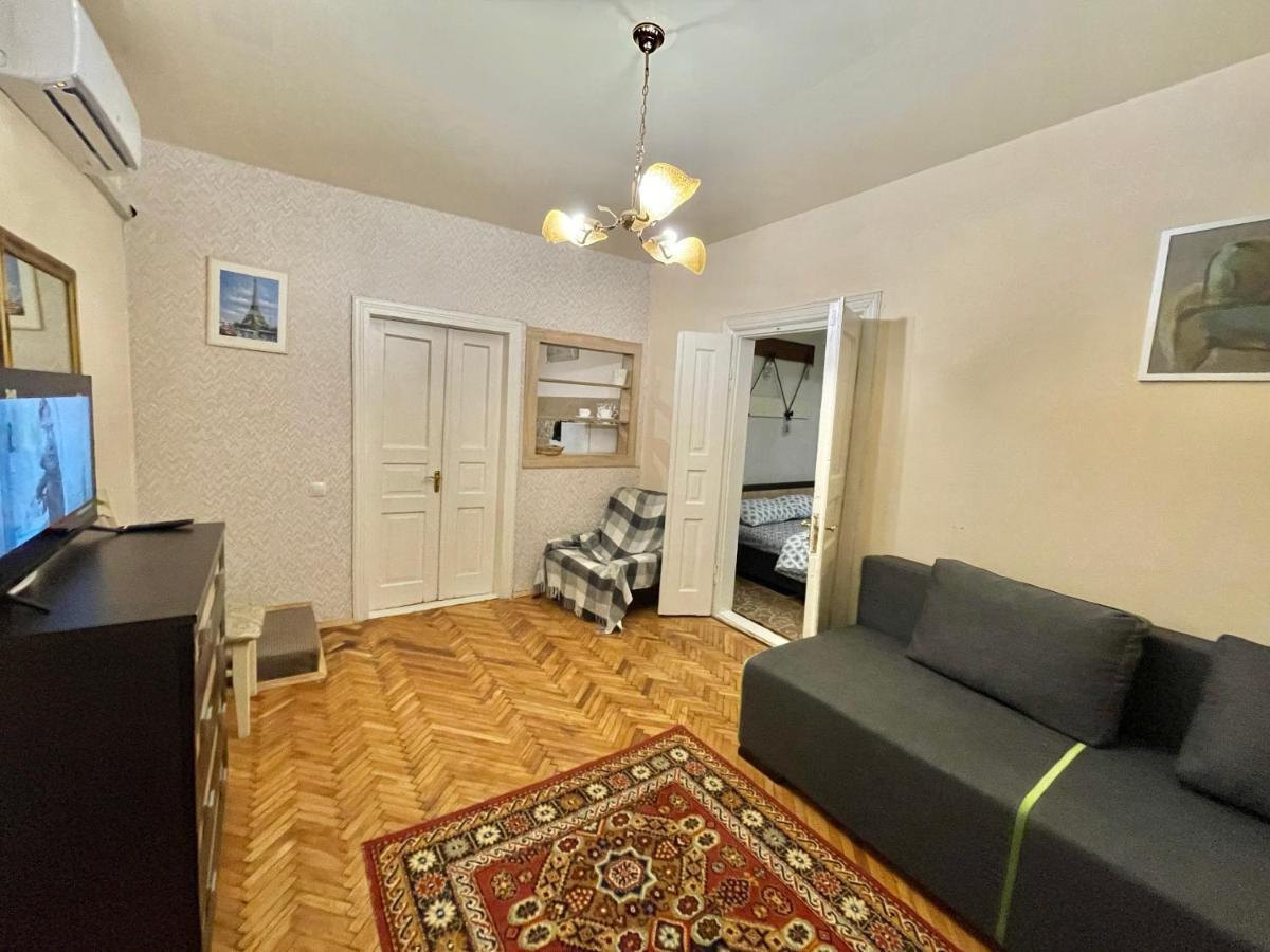 Style Apartments In Old Lviv Bagian luar foto
