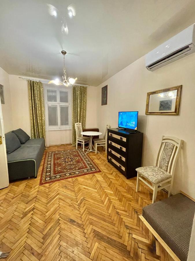 Style Apartments In Old Lviv Bagian luar foto