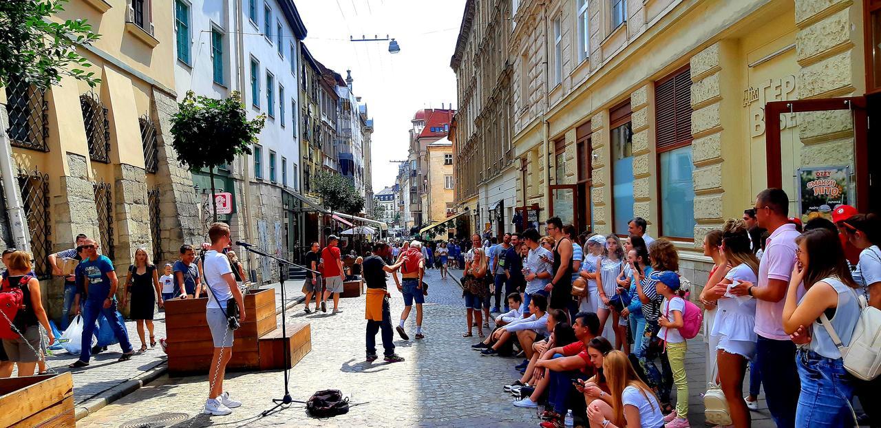 Style Apartments In Old Lviv Bagian luar foto